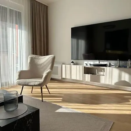 Apartment Llama *